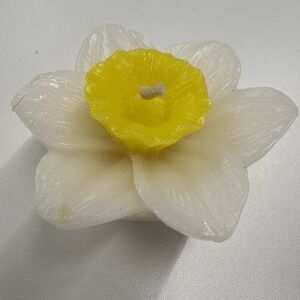 Set Of 12 Beautiful‎ Daffodil Flower-Shaped 2.5" Floating Candles New In Box